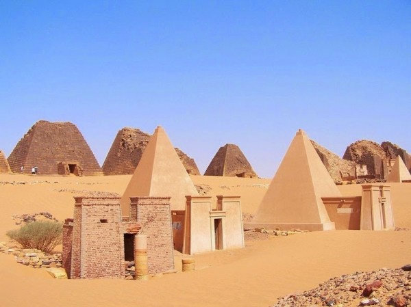 pyramids-nubian-12